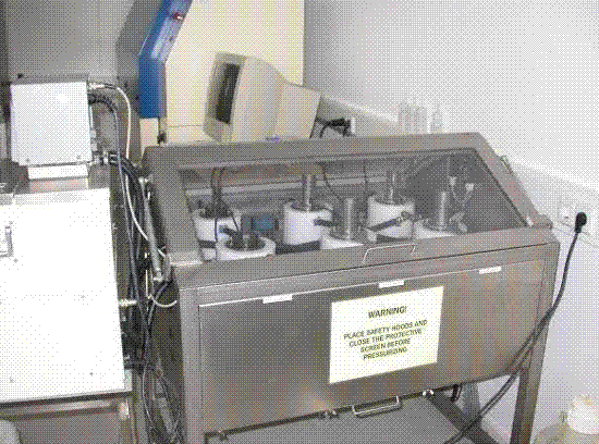 Figure 2 Characteristic lab-scale HP equipment for inactivation kinetics (multi-vessel system, Wageningen UR)