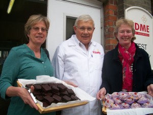 Jill Richardson (l) and Emma Pitt-Steele (r) from Ipswich Coeliac Group with Edme’s technical baker Richard Ball