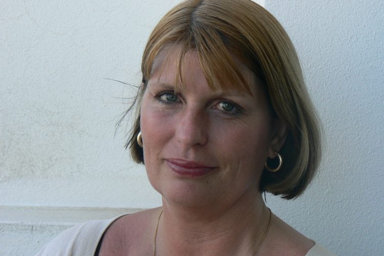 Lesley Thompson