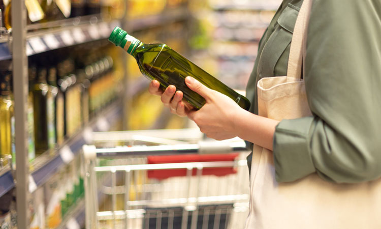 woman shopping for olive oil