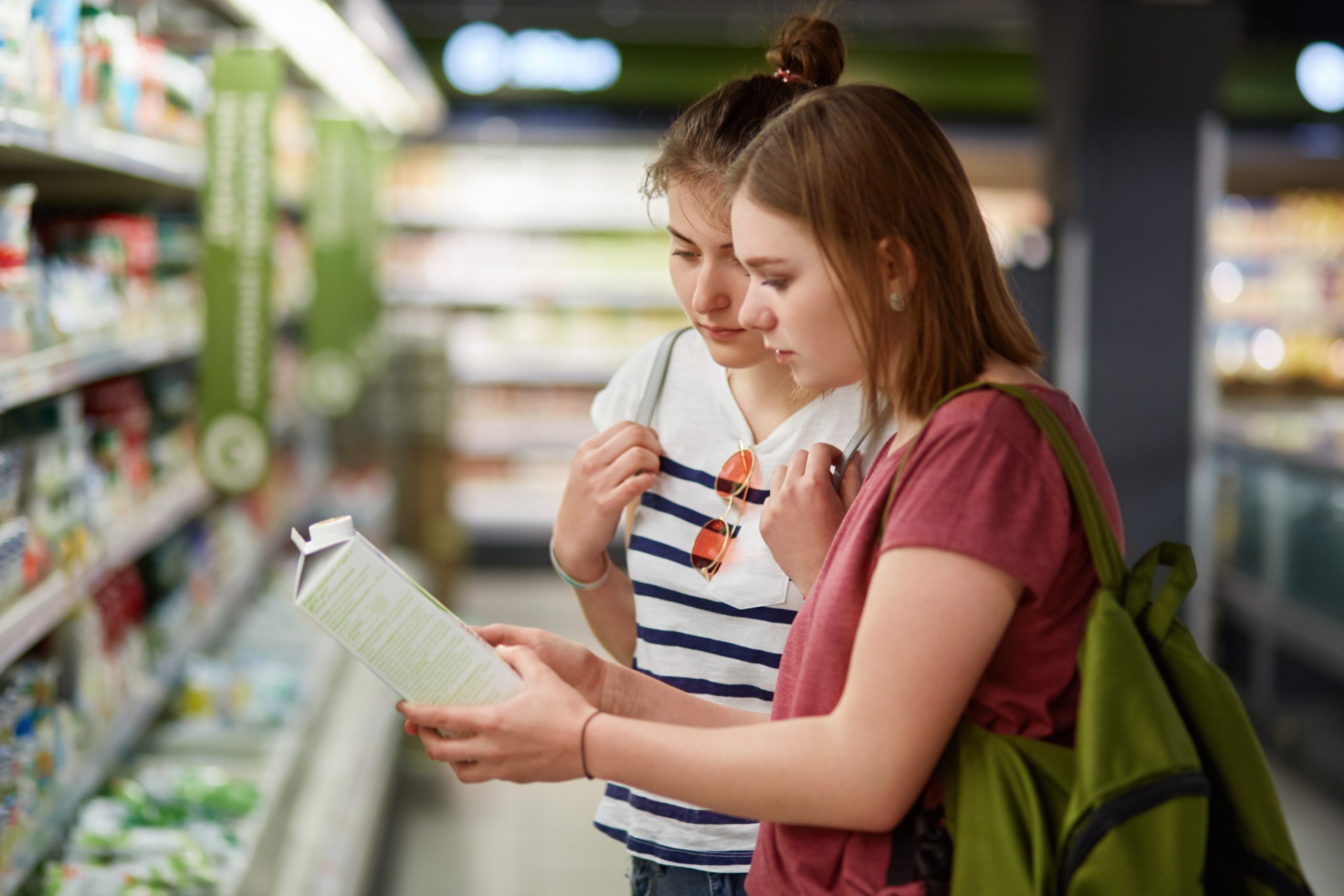 consumers look at milk label