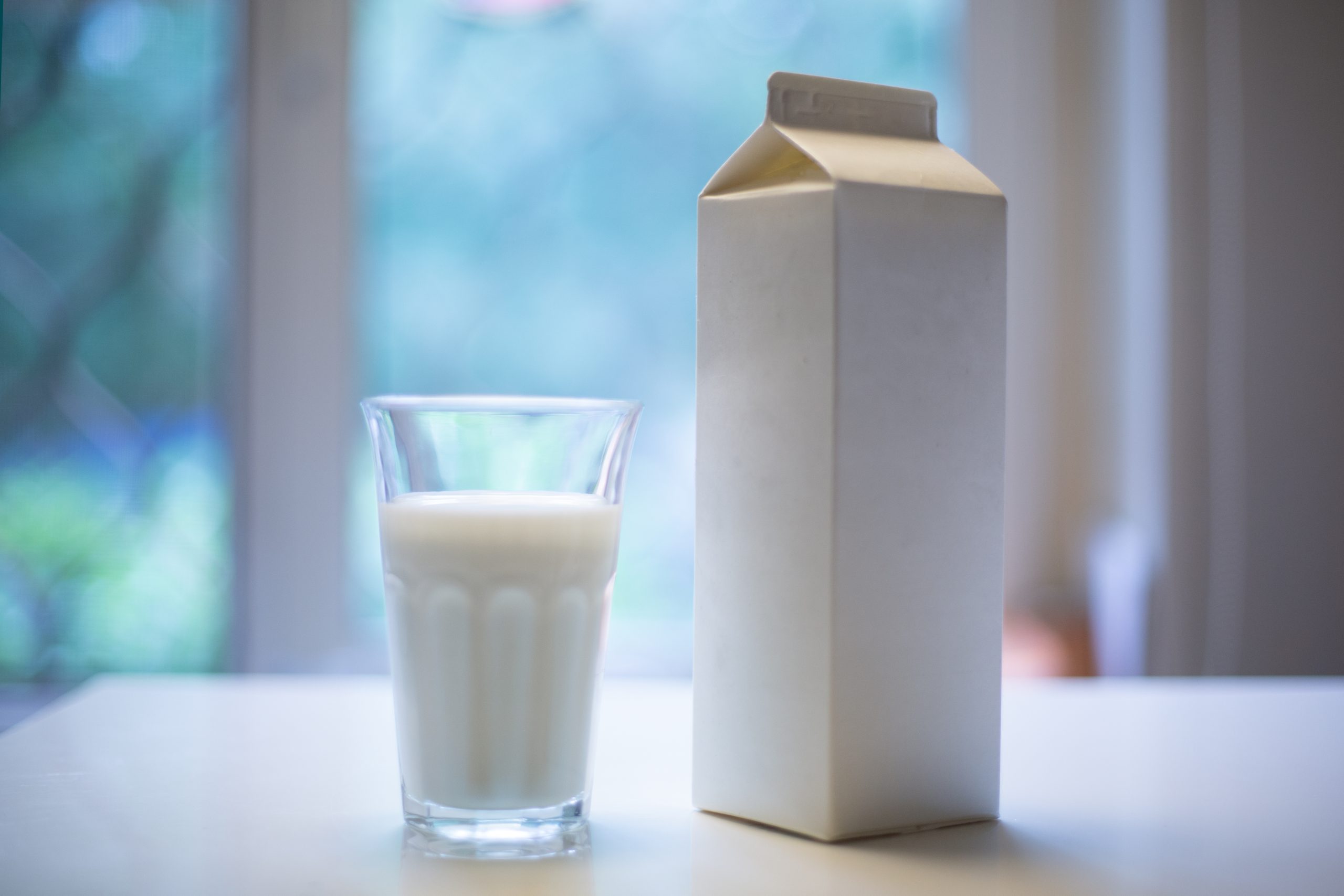 Glass, cardboard or plastic? Does milk's packing influence flavor?