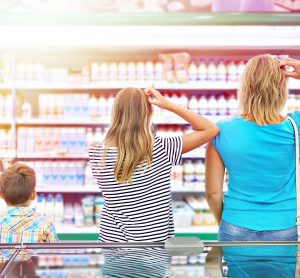 confused family shopping