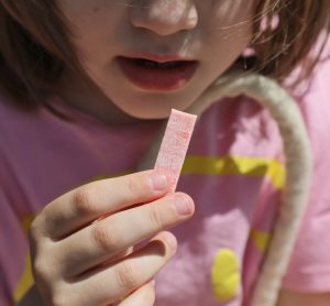 Microplastics in chewing gum: a hidden health threat to young consumers