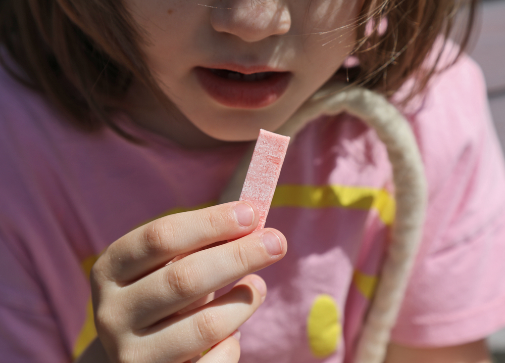 Microplastics in chewing gum: a hidden health threat to young consumers