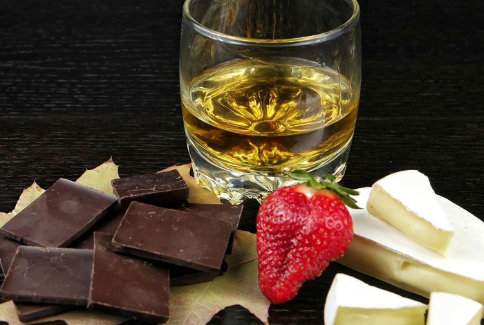 Whisky chocolate cheese